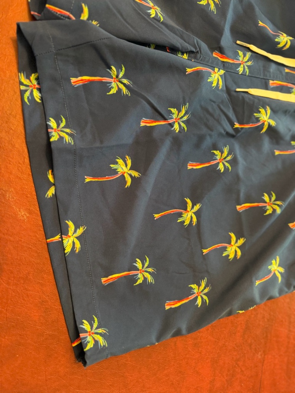Chubbies Men's XXL  Navy Palm-Print Swim Trunks with white draw string NWT 5.5 - Picture 7 of 9